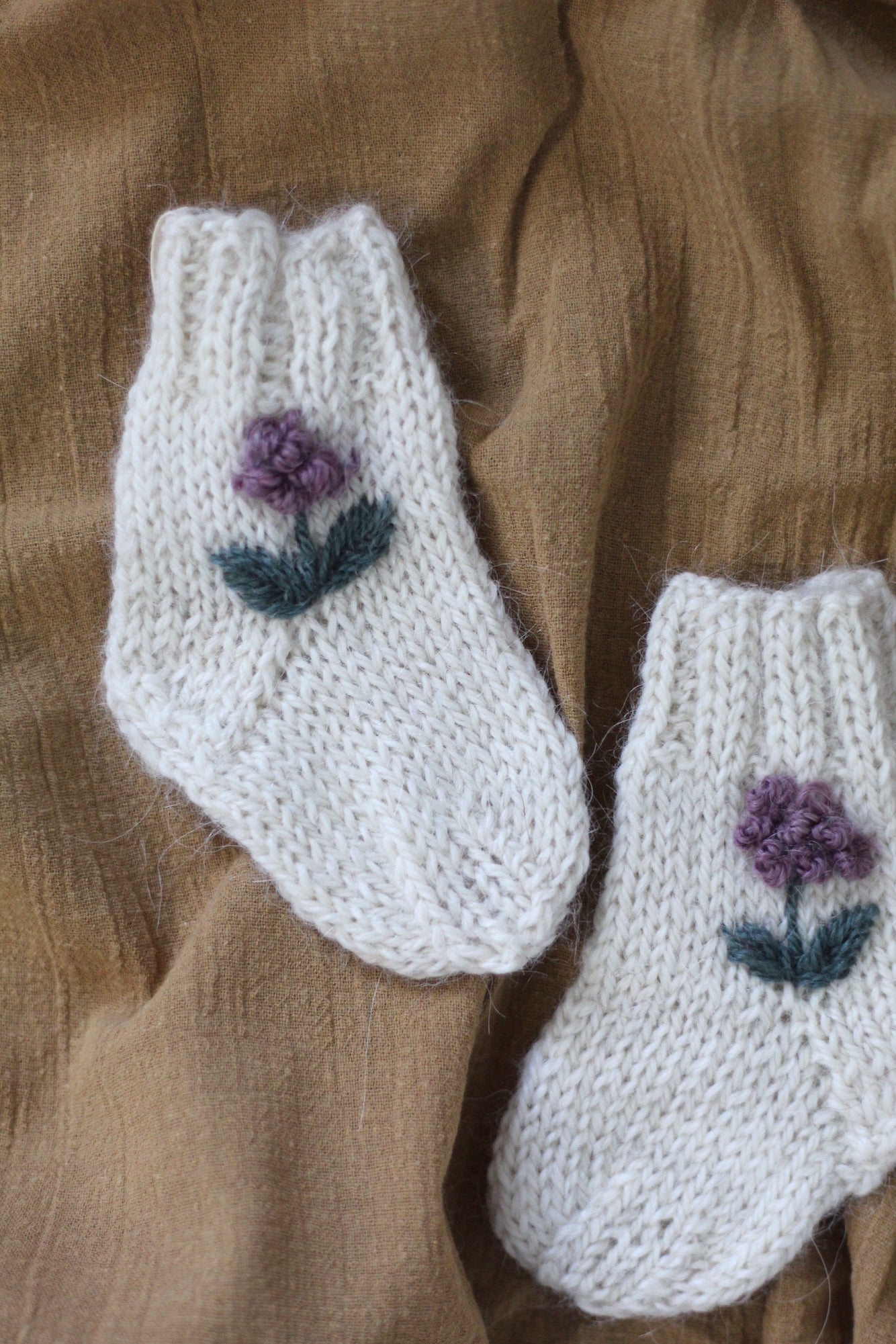 Chaussettes pour bébé | Naturel | Brodé à la main #006