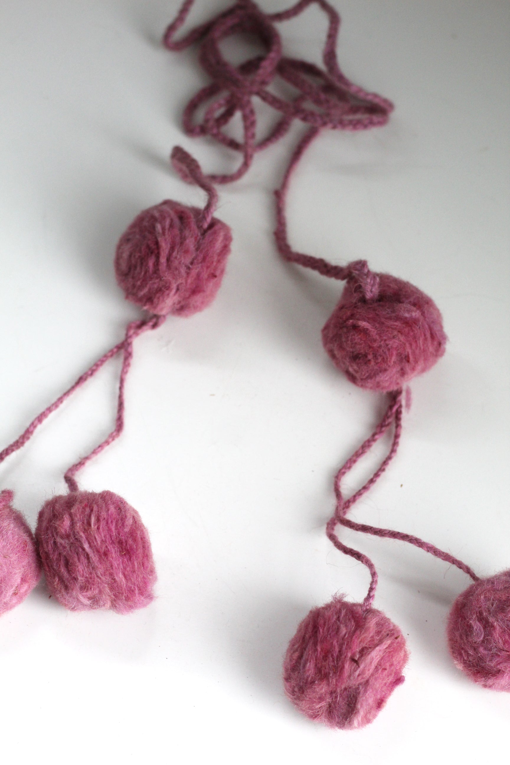 Pompons décoratifs lilas | Grand
