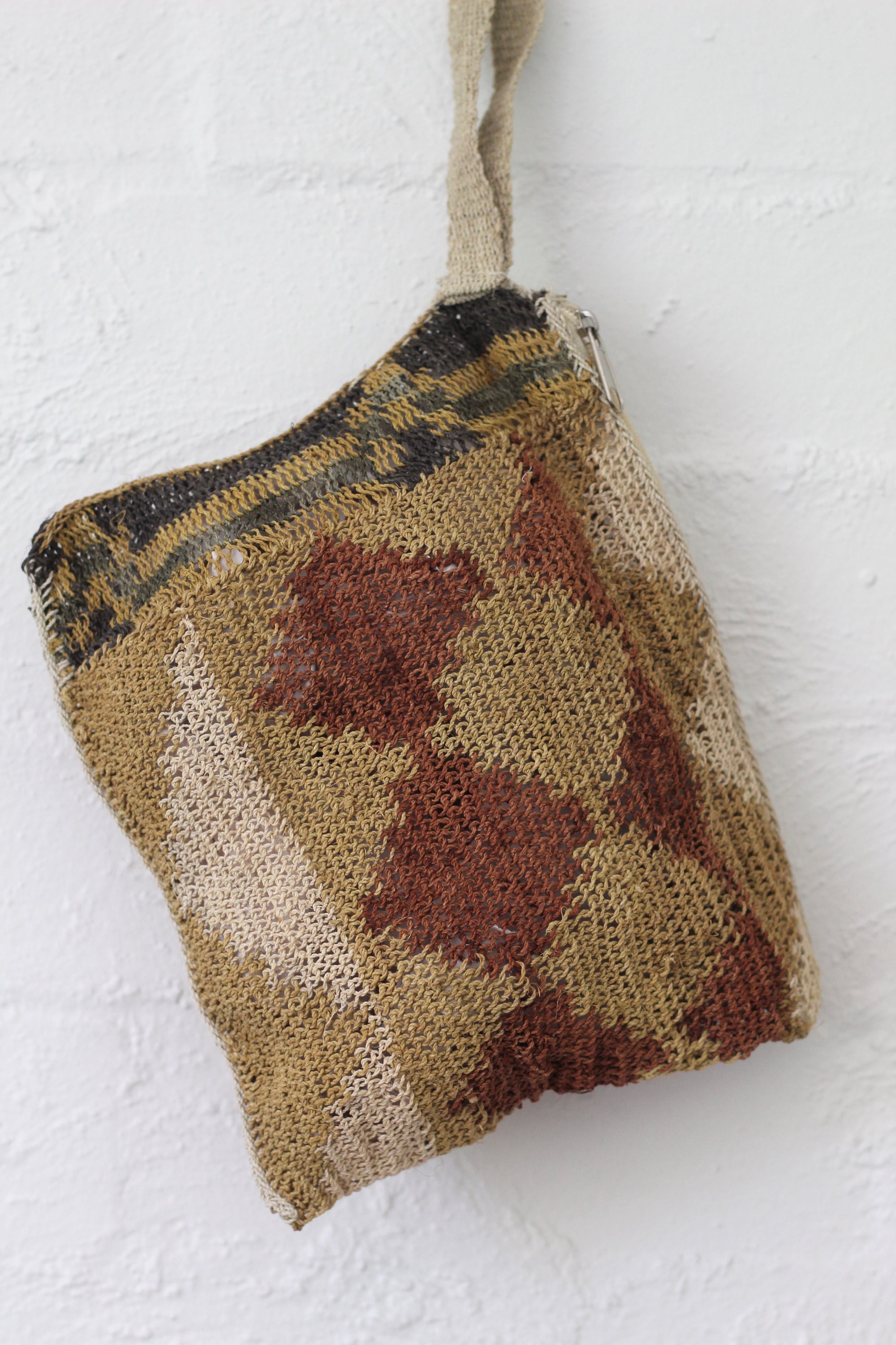 Hand Woven Antigua Clutch #073, chaguar fibre by Wichi artisans, Argentina