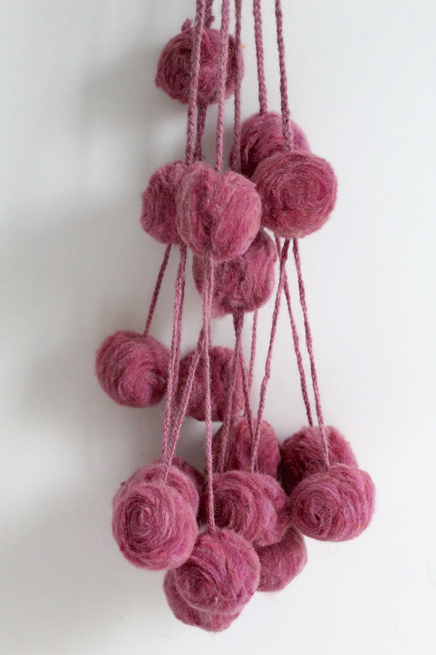 Pompons décoratifs lilas | Grand