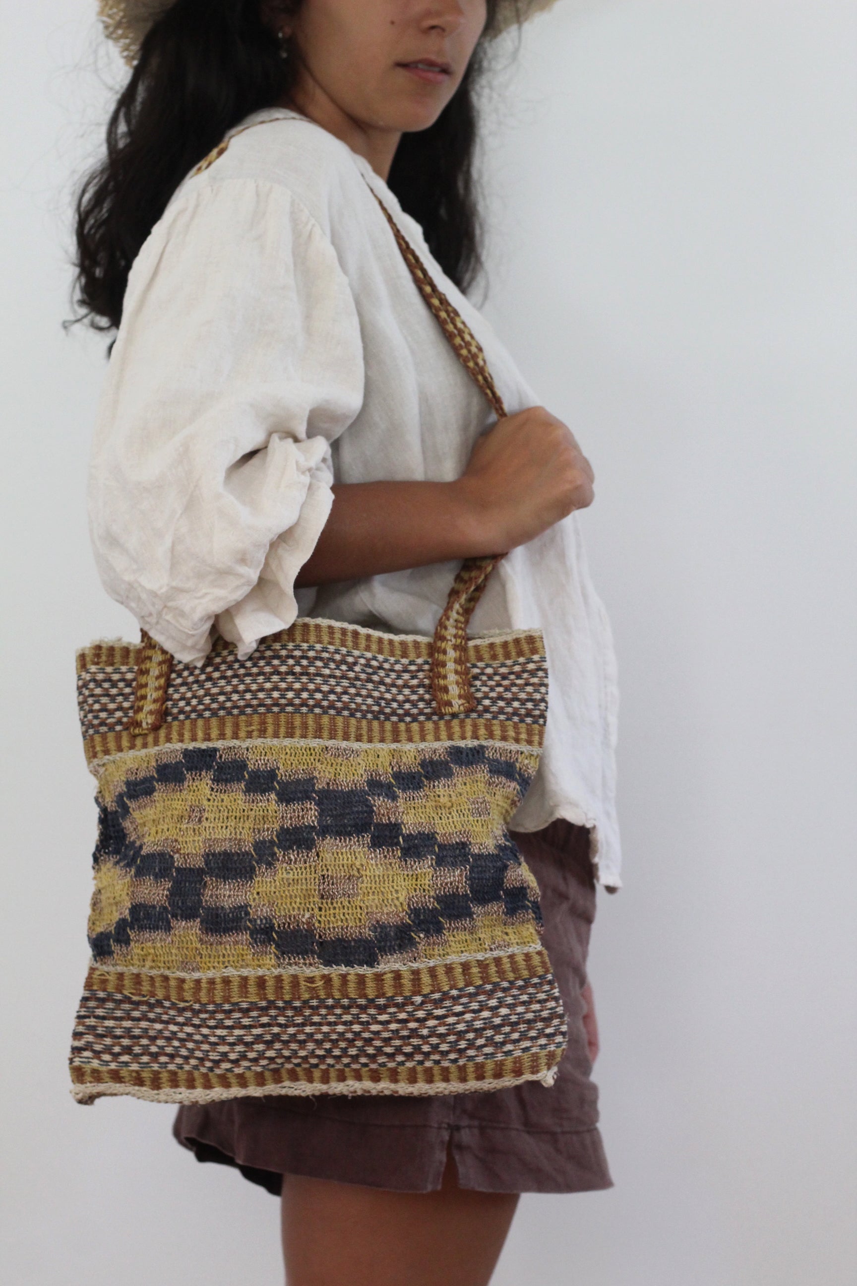 Hand woven Tierra bag 