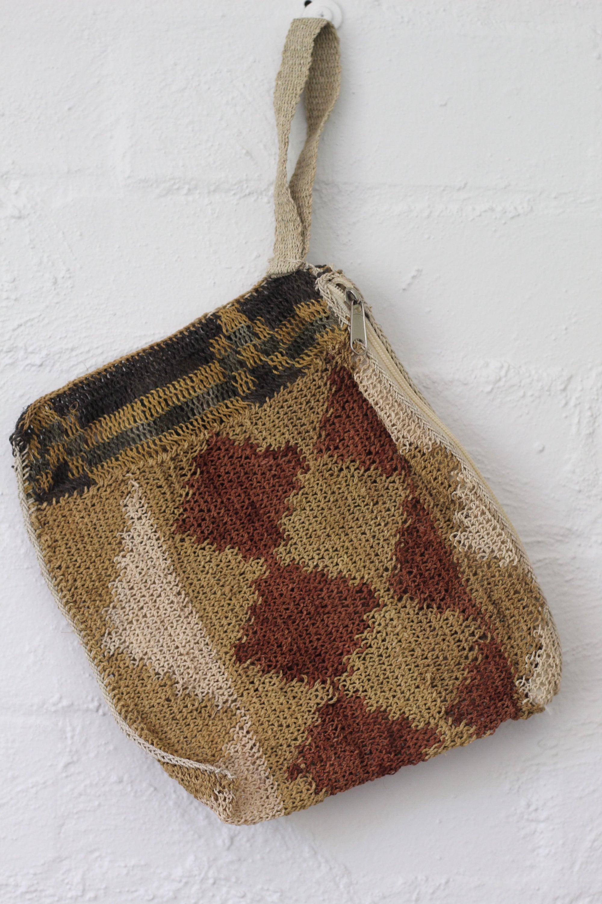 Hand Woven Antigua Clutch #073, chaguar fibre by Wichi artisans, Argentina