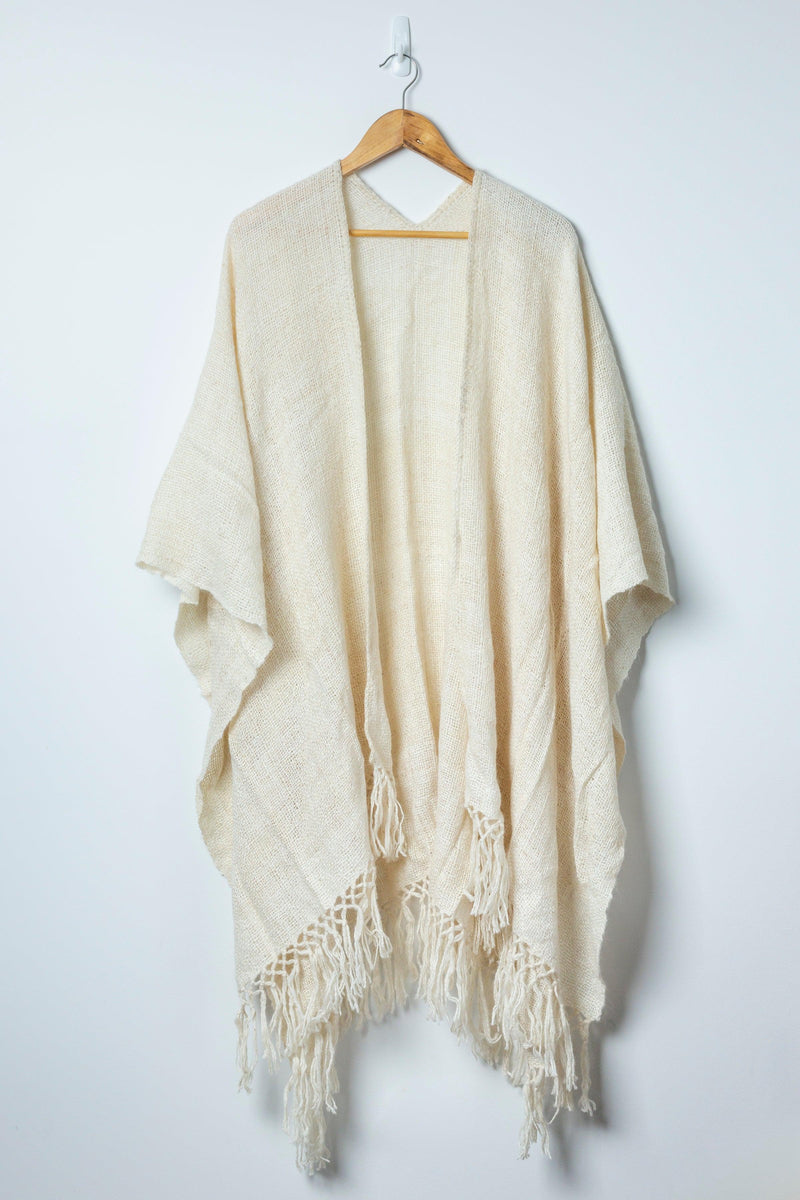 Casapacha NATURAL LLAMA WOOL PONCHO | Hand loomed