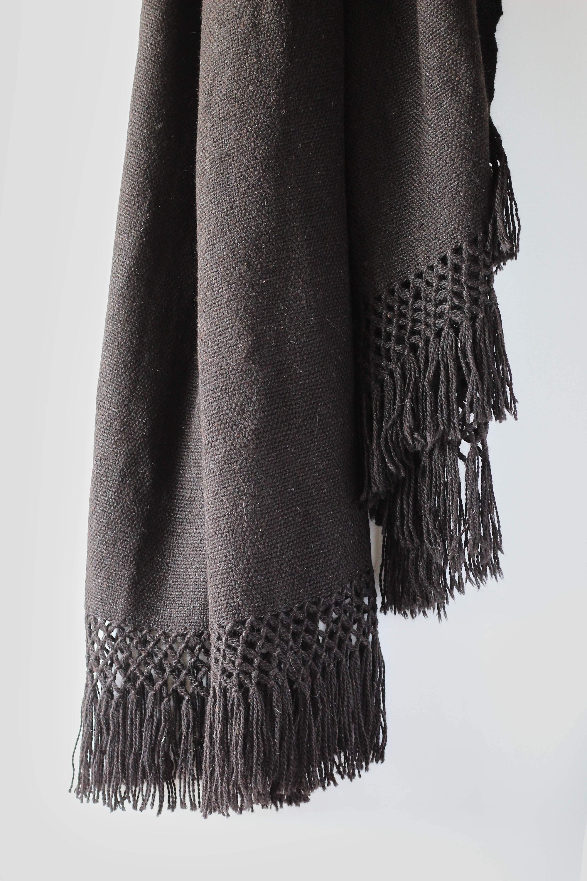 Llama Wool Throw | Black - Casapacha